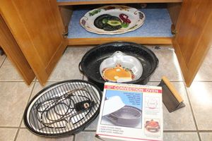 lot 173 image: Kitchen Turkey platter, roasting pan, convection oven, and bacon press