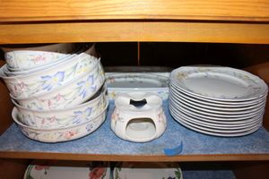 lot 176 image: Kitchen Villeroy & Boch Riviera dishes