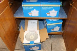 lot 180 image: Kitchen (4) 2 Qt. Slow cookers (still in boxes)