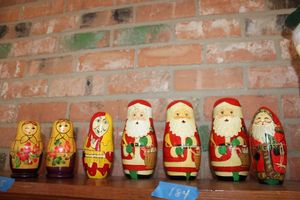 lot 184 image: Nesting dolls, see photos
