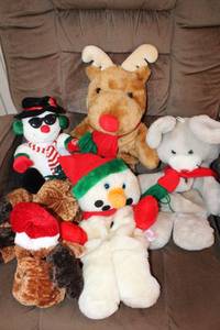 lot 185 image: Christmas plush toys and talking snowman