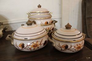 lot 190 image: Vintage Asta Cookware set as shown - heavy, enamel coated with brass handles