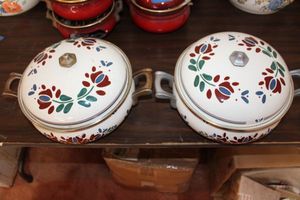 lot 194 image: Vintage Asta Cookware set as shown - heavy, enamel coated with pewter handles