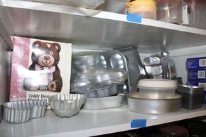 lot 217 image: Cake pan assortment