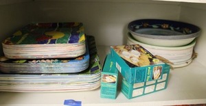 lot 219 image: Heavy plastic trays and bowls