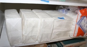 lot 220 image: Paper napkins