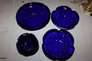 lot 226 image: Cobalt Blue glass bowl set with JOSKA stickers