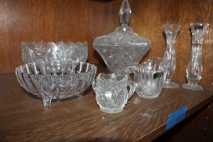 lot 243 image: Clear lead crystal items, see photos