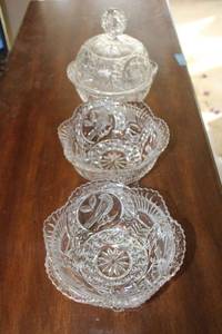 lot 248 image: 3 Lead crystal clear bowls with bird design - one has lid