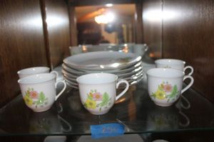 lot 250 image: Luncheon set with pink and yellow flowers, Bavaria porcelain