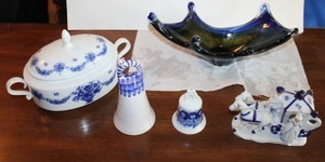 lot 264 image: Blue and white porcelain items plus blue hand blown glass bowl