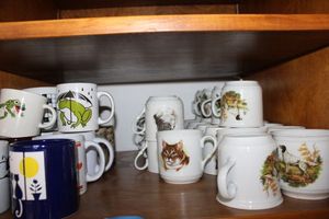 lot 280 image: Coffee mug assortment