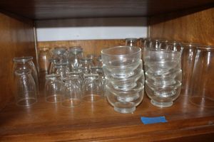 lot 284 image: Clear glasses and bowls