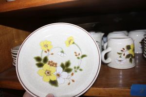 lot 286 image: NIKKO yellow and green flower dish set