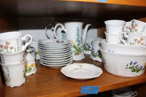 lot 296 image: Colorful flowers ESCHENBACH dish set