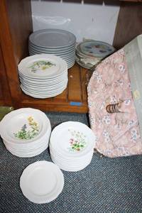 lot 298 image: Colorful flowers ESCHENBACH plate set and Misc. plates