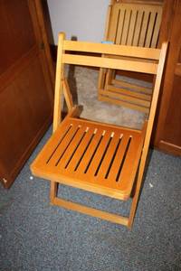 lot 301 image: Wood folding chairs - set of 4
