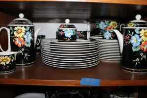 lot 307 image: Villeroy & Boch Xenia porcelain dish set - black with colorful flowers