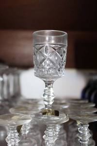 lot 311 image: Lead crystal Cristal Au Plomb liquor glasses - 13 total