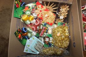 lot 323 image: Christmas ornament assortment