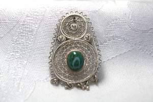 lot 345 image: Sterling Silver ethnic Judaica Bezalel Yemenite style filigree wire brooch  pin with Chrysocolla bezel set stone. Vintage. Extended pin.