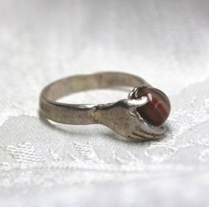lot 340 image: Sterling Silver ring with three dimensional hand caressing an Agate Crystal Ball. Marked Mex 925. Size 8