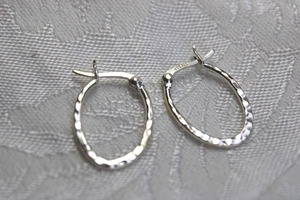 lot 354 image: Sterling Silver hammered oval hoop poststud earrings. Marked 925 MS on earring bars.34H