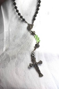 lot 370 image: Sterling Silver and glass bead rosary with 1.5L sterling crucifix. Virgin Mary medallion centerpiece appears to be silver but not marked. Crucifix marked 925 on reverse. 18L, Drop is 5L