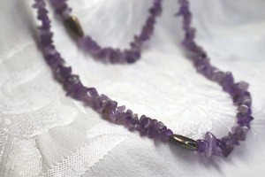 lot 393 image: Sterling Silver and Amethyst chip bead necklace with sterling kidney bean shape stations. Clasp marked 925. 38L