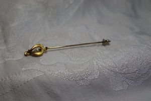lot 398 image: Victorian gold filled stick pin with freshwater pearl topper. 2.75L Unmarked