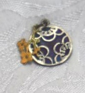 lot 411 image: Sterling Silver (950) round cut out pendant. .75L Marked 950 with M in a square hallmark.