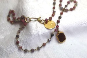 lot 415 image: Signed LIV & B (Canada, 2000 - ) gold-filled and Faceted Ruby (tested) and mult-gemstone chain necklace with a liquid gold framed gemstone pendant. Has LIV & B hang tag. Includes Amethyst, Quartz plus. LIV & B jewelry are all sterling or gold-filled.