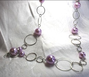 lot 455 image: Contemporary open circle disc and faux pink pearl station necklace. 28L with 2 extender