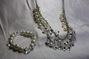 lot 463 image: Faceted glass bead and large faux pearl stretch bracelet with silver spacers and complementing faceted glass bead and faux pearl necklace. Lobster clasp. 20L with 3 extender..