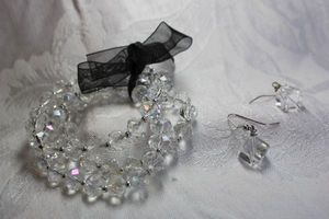 lot 497 image: (3) Faceted glass bead stretch bracelets. All match. Includes a pair of glass cuboid ear wire earrings. 1.25L