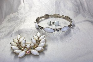 lot 506 image: Vintage prong set milk glass leaf spray broochpin with pastel rhinestones. 2.5W x 2H. Includes contemporary bangle and poststud earrings.