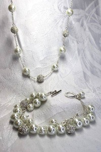 lot 508 image: Faux pearl and rhinestone decorated ball bead station necklace and bracelet set. 16L with lobster clasp. Bracelet 7.5L with toggle clasp