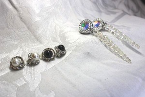 lot 518 image: (3) Pairs of clip earrings. Includes 3L Icicle earrings and white and black faux pearl and rhinestone halo earrings.