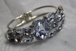 lot 521 image: Silver finish hinged statement bangle bracelet with prong set acrylic stones. Just over 1W