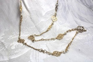 lot 536 image: Elegant dainty faux pearl and filigree quatrefoil gold finish metal station necklace with flat cable chain continuous yoke. 30L