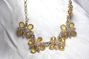 lot 546 image: Yellow glass and rhinestone flower festoon necklace with gold cable yoke. 16L with 2 extender. Lobster clasp.