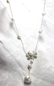 lot 554 image: Silver finish faux pearl station necklace with rhinestone and pearl decorated dangle flower pendant. 16L with 2 extender. Drop is 3L