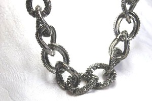 lot 582 image: Classic black finish rhinestone decorated connected flat link choker metal necklace with oval link yoke. Lobster clasp. 14L with 2 extender