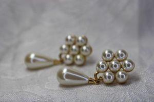 lot 448 image: Signed Napier classic faux pearl dangle poststud earrings. Marked Napier on reverse. 1.5L