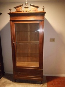 lot 8 image: Antique French Styled Solid Mahagony Display Cabinet