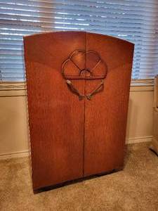 lot 3 image: Vintage Antique 1930s Parisian Art Deco Tiger Oak Childrens Armoire