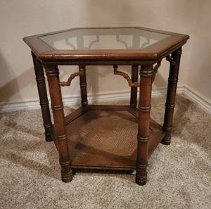 lot 7 image: Vintage Mid-Century 1960s Hexagon Shaped End Table