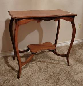 lot 10 image: Vintage early 1900s Solid Oak Side Table