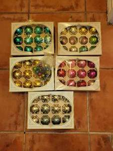 lot 21 image: Five WHOLE Boxes of Vintage Glass Shiny Brite Ball Ornaments & a bag of smaller vintage ornaments