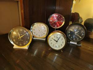 lot 29 image: Vintage Assorted Clocks